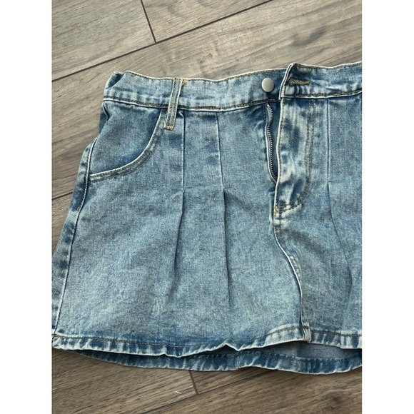 NWT Pleated Denim Mini Skirt Y2K Skater Tennis Light Wash Size Large Riley James - Picture 4 of 6